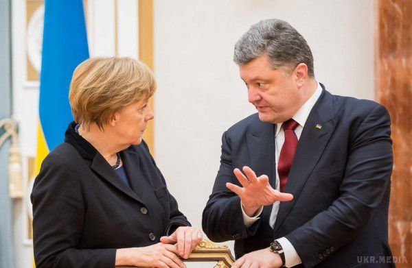 Меркель і Порошенко обмінялися думками з приводу введення миротворців ООН у Донбас. Президент України привітав Меркель з перемогою її блоку на виборах в бундестаг 24 вересня