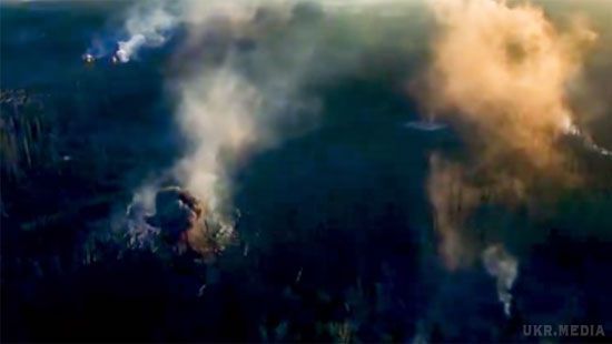 Боротьбу з пожежею і вибухи в Калинівці показали на відео з повітря. У мережі показали відео з гасінням пожежі під Калинівкою.
