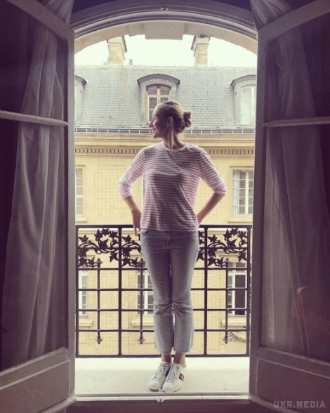 Телеведуча Катя Осадча гуляє по Парижу. Без косметики.