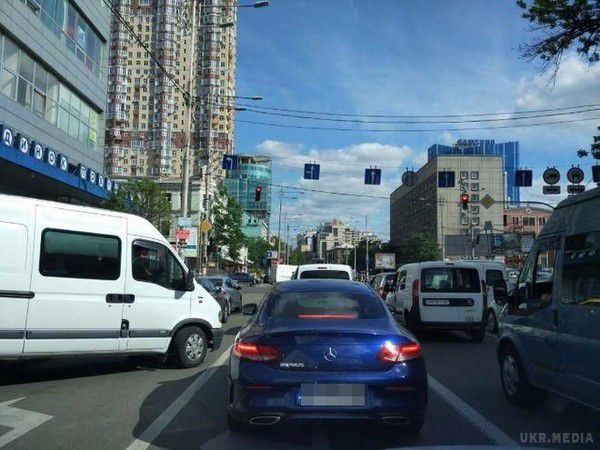 Доступний шик: опублікований рейтинг найдорожчих авто на "євробляхах" в Україні (фото). Деякі авто зі списку вже стали популярними в соціальних мережах.