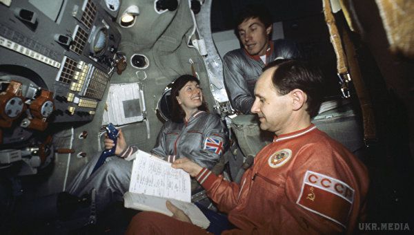 Астронавт з Британії Хелен Шарман назвав Секс - ключовою загрозою колонізації Марса.  На Червону планету екіпаж повинен включати представників однієї статі.