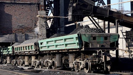 Росія визнала, що перепродує вугілля з Донбасу іншим країнам. Росія купує вугілля, щоб наповнити бюджет ОРДЛО для соцвиплат громадянам .