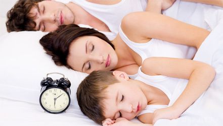 Учені зрозуміли, що впливає на бажання спати. Науковці з Японії пояснили, чому людина хоче спати.