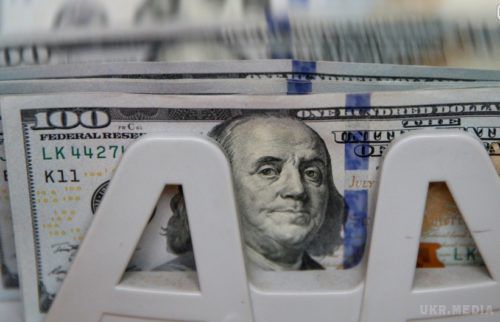 Експерти розповіли, який курс прогнозують в 2018 році. Курс національної валюти України в 2018 році може просісти до 34 гривень за долар.
