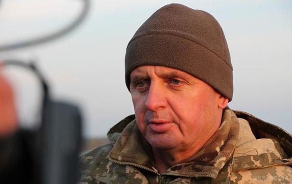 Небезпека відновлення інтенсивних бойових дій в зоні АТО зберігається, - Муженко. Україна має достатньо сил і засобів, щоб реагувати на всі можливі загрози, заявив Муженко.