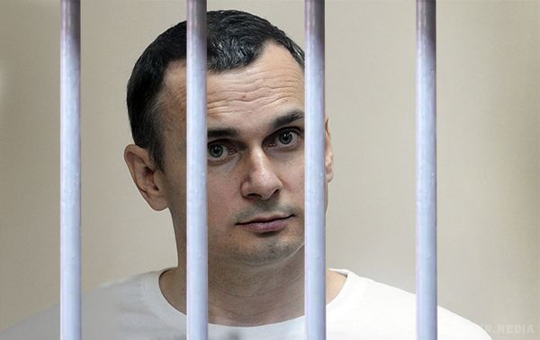 Опубліковано новий лист політв'язня Олега Сенцова. "Україна тяжко, але все-таки як-то дряпається в потрібному напрямку", - вважає режисер.