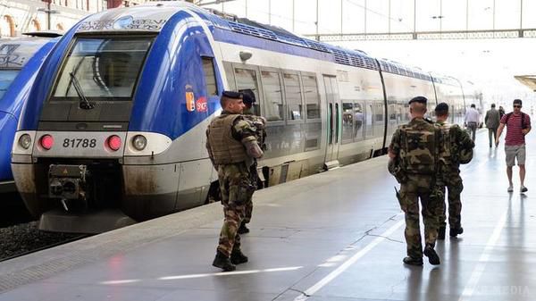 На вокзалі в Марселі чоловік з ножем напав на перехожих, є загиблі.  В результаті ножових поранень загинули не менше двох осіб. 