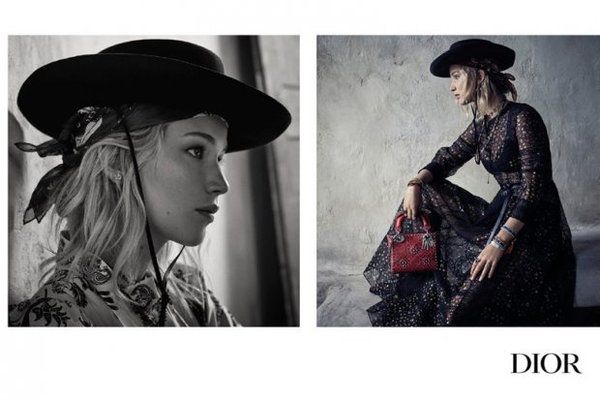 Дженніфер Лоуренс знялася в елегантній фотосесії в стилі Дикого Заходу для Dior. Актриса Дженніфер Лоуренс і муза Dior і стала обличчям нової круїзної колекції, яку присвятили Дикому Заходу і феміністкам.