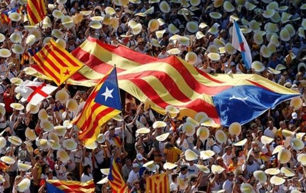 Як пройшов референдум в Каталонії - стріляниною і сотні постраждалих. Регіон з бійками та  голосував за відділення від Іспанії.
