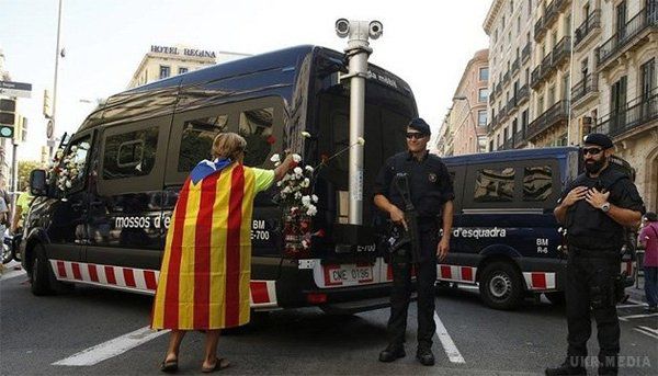 Поліція Каталонії розпочала слідство через смерть 3 осіб в Барселоні. Поліція Каталонії Mossos розслідує обставини смерті трьох осіб у Барселоні.