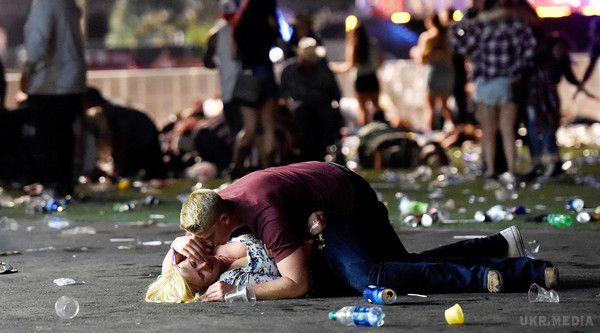 Лас-Вегас: подробиці найсмертельнішої стрілянини в історії США. Поліція повідомила, що чоловік, який відкрив стрілянину по глядачах музичного фестивалю, був убитий.