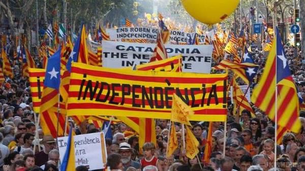 Що насправді сталося в Каталонії: вплив вулиці і жорстка реакція Мадрида. Незважаючи на жорстку позицію влади Іспанії та їх ставку на силовий варіант, влада Каталонії готові сісти за стіл переговорів і обговорювати питання розширення прав автономії.