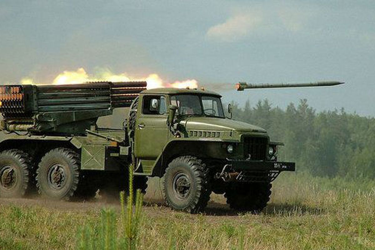 Бойовики на Донбасі застосували "Град". Незаконні збройні формування вели вогонь по силам АТО з забороненого Мінськими угодами озброєння.