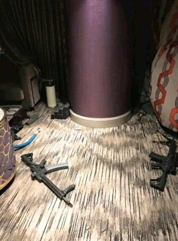 У Мережі з'явилися ексклюзивні фото з готельного номера Стівена Пэддока зроблені після того, як вбивця покінчив із собою. Кривава стрілянина у Лас Вегасі.