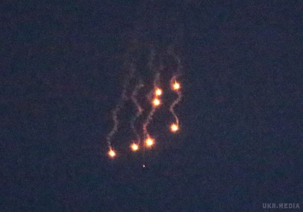 Мережі схвилювали загадкові вогні в небі під Одесою. Опубліковані фото і відео.