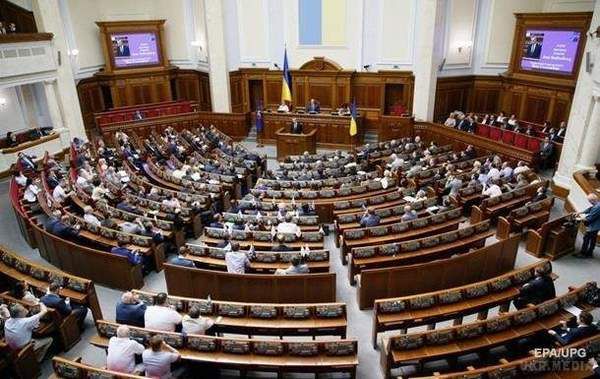 Порошенко вніс у Раду закон про реінтеграцію Донбасу. Ініціатором документа виступив президент Петро Порошенко.