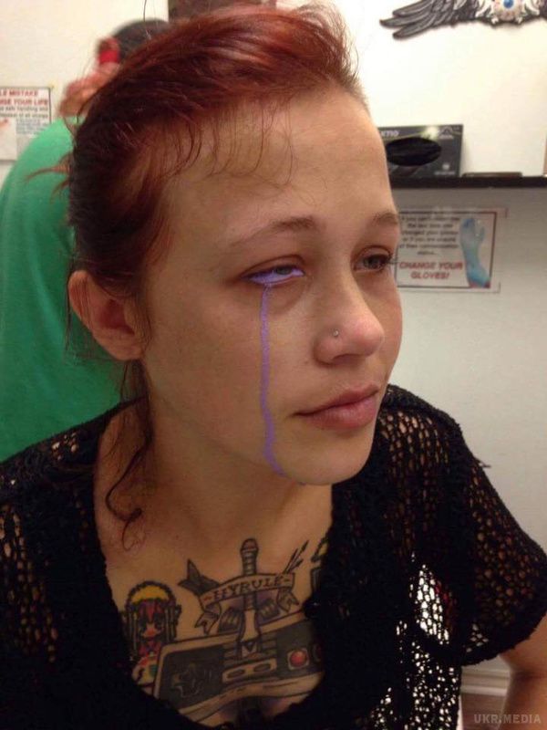 Дівчина зробила невдале татуювання білка ока і виклала моторошні фото в Мережу. Здавалося б, що могло піти не так?