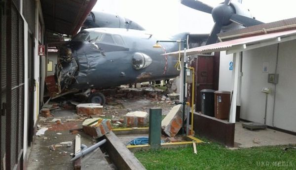 У Перу військовий літак врізався в базу поліції. Причиною аварії Ан-32 стала відмова гальм при посадці.