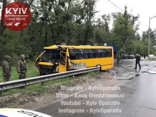 Під Києвом сталося ДТП з автобусом Нацгвардії, є загиблий. Ще 8 осіб з різними тілесними ушкодженнями доставлені в лікарню.