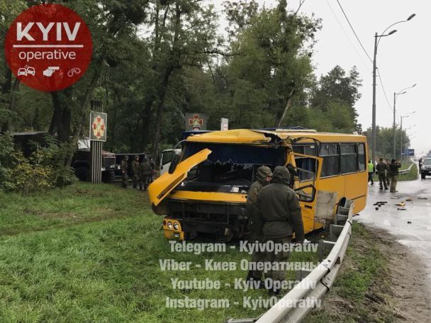 Під Києвом сталося ДТП з автобусом Нацгвардії, є загиблий. Ще 8 осіб з різними тілесними ушкодженнями доставлені в лікарню.