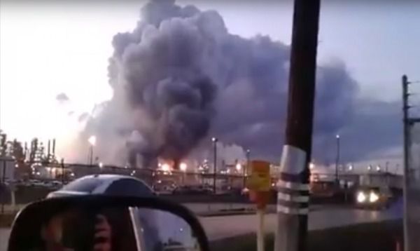 У Нижньогородській області горить нафтопереробний завод. Пожежу зараз гасять рятувальники місцевого підрозділу МНС. 