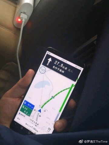 Безрамковий Huawei Mate 10 Pro помічений на живих фото. На просторах Weibo, китайського аналога Twitter, помічені живі фотографії неанонсованого смартфона Huawei Mate 10 Pro. 