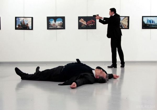 У США «викрали» труп російського посла для ігор. Telltale просто скористалися знімком вбитого російського посла в своїй грі.