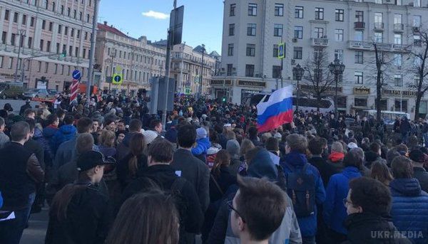 У Москві тисячі людей вийшли на акції протесту проти чинної влади - пряма трансляція. Росія буде вільною або з Днем народження, Путін.