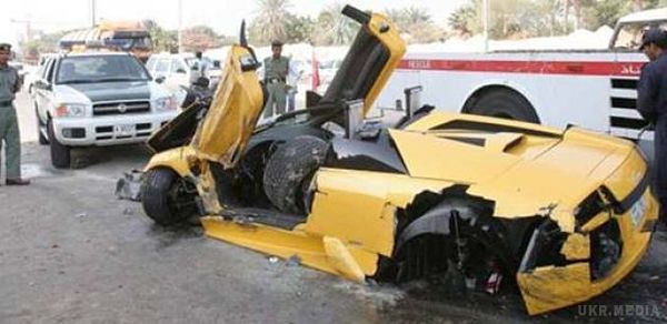 Перша саудийка за кермом загинула в ДТП. Днями при навчанні водінню автомобілем загинула піддана Саудівської Аравії.