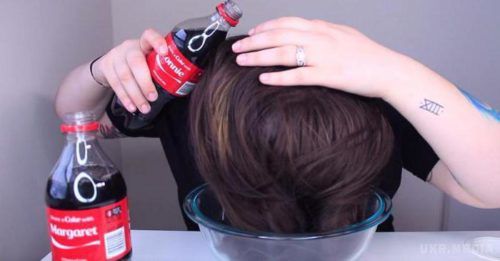 Вона помила волосся Кока-Колою, результат був неочікуваний. Просто фантастичний результат! Ви напевно чули про різні властивості цього напою? Так ось.