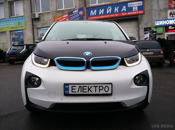 Україна до жовтня побила минулорічний рекорд по електромобілях. У січні-вересні 2017 року в Україні зареєстрували 3068 екологічних авто, з яких тисяча триста п'ятьдесят-чотири - електромобілі, і 1714 - авто з гібридним приводом (з можливістю підзарядки).
