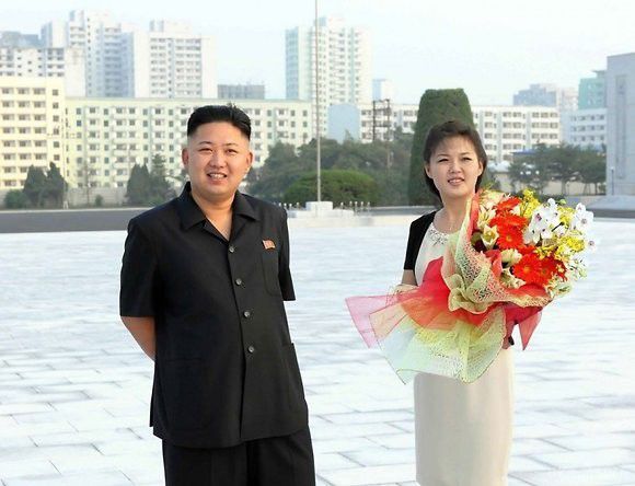 Таємниче життя дружини північнокорейського диктатора Кім Чен Ина -  Лі Сіль Чжу!. Троє дітей і любов до Dior: 