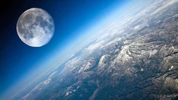 Нове дослідження показало, що Місяць колись мав атмосферу. Нове дослідження NASA показало, що 3-4 мільярди років тому Місяць мав атмосферу. ЇЇ створили інтенсивні вулканічні виверження, які відбувалися на супутнику у той час.