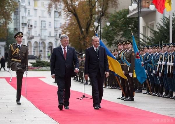 Зустріч Петра  Порошенка і Реджеп Тайіп  Ердогана: стали відомі деталі переговорів. Анкара продовжує підтримувати територіальну цілісність України, і введення миротворчої місії на Донбас.