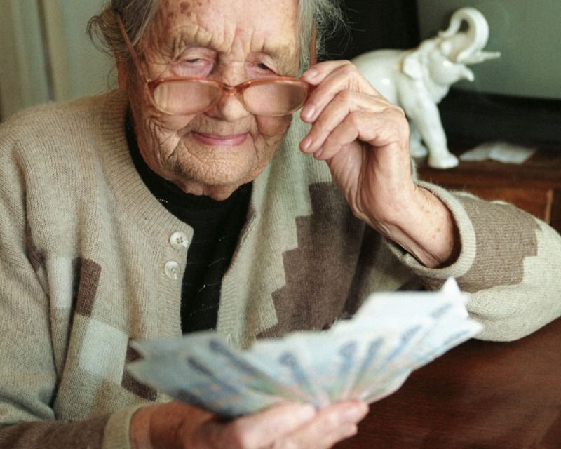 У Кабміні повідомили, коли стартує виплата перерахованих пенсій. В цілому по Україні підвищені пенсії отримають понад 9 млн пенсіонерів.