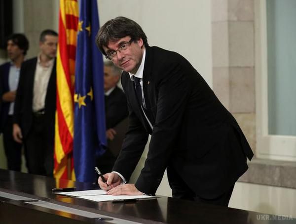 Іспанія не визнає підписану Пучдемоном "декларацію про незалежність" Каталонії. Сьогодні уряд Іспанії проведе екстрену нараду з питання незалежності Каталонії.