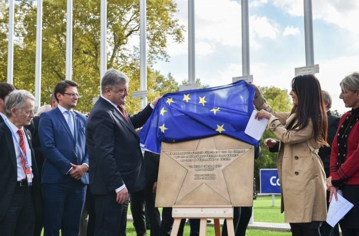 У Страсбурзі відкрили зірку героям Небесної сотні (відео). На церемонії відкриття був присутній президент України Петро Порошенко.