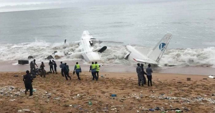 Біля африканського узбережжя розбився літак «Антонов». Біля узбережжя Кот-д'Івуар сталась авіакатастрофа. Вантажний літак українского виробництва "Антонов" впав у море. Є загиблі.