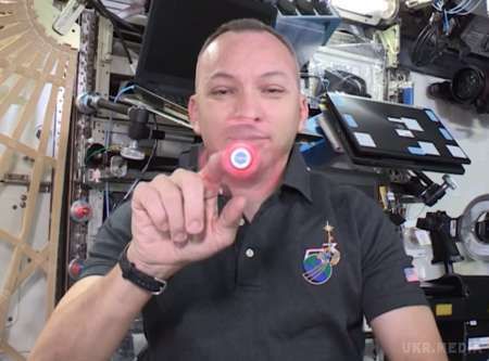 Трюки з спінером в космосі (відео). Трюки з спінер в космосі показали астронавти NASA.