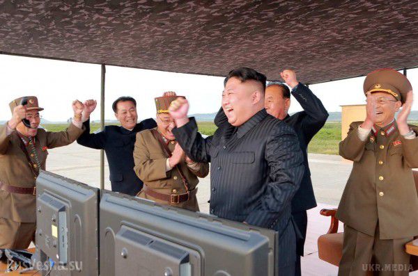 КНДР планує знову випробовувати ракети «Хвасон». Південнокорейське видання повідомляє, що супутник США помітив рух в різних районах КНДР.