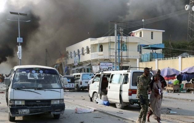 Кількість загиблих у столиці Сомалі зросла до 189, більше 200 поранені (відео). Президент оголосив три дні жалоби, лікарні переповнені. 