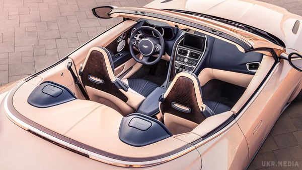 Aston Martin DB11 зробили кабріолетом (фото). Компанія Aston Martin представила відкриту версію спорткара DB11 з приставкою Volante в назві, опускающимся за 14 секунд м'яким верхом і турбованим двигуном Mercedes-AMG. 