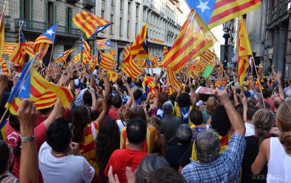 Лідер Каталонії у відповідь на ультиматум Мадрида запропонував перейти до діалогу. Пучдемон запропонував прем'єр-міністру Іспанії зустрітися протягом двох місяців.