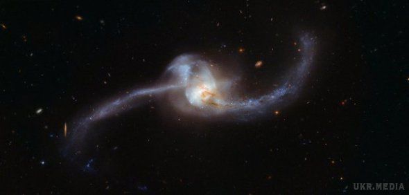 Зробили вражаючий знімок зіткнення двох галактик. Космічний телескоп Hubble зробив детальну фотографію зіткнення двох галактик в сузір'ї Рака.