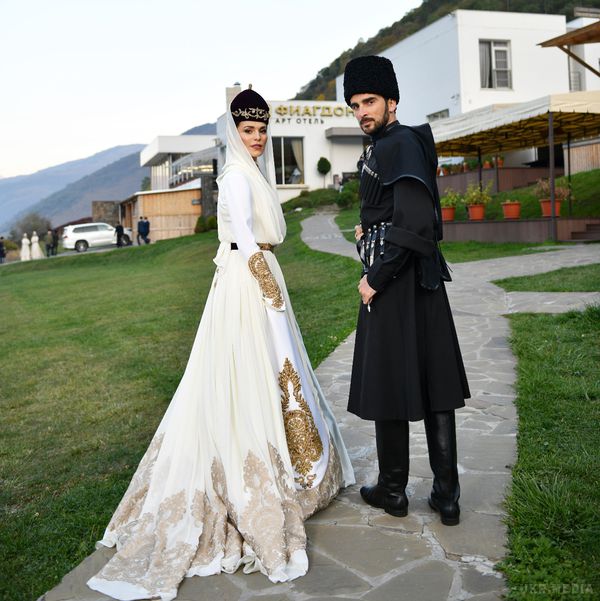 Співачка Саті Казанова вийшла заміж за італійського фотографа. Екс-солістка групи "Фабрика" поділилася знімками з весілля на своїй сторінці в Instagram.