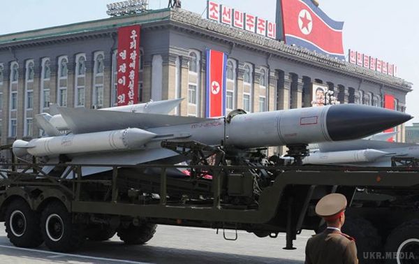  Тільки після США КНДР відмовиться від ядерної зброї. Північна Корея відмовиться від ядерного арсеналу, якщо США разоружатся.
