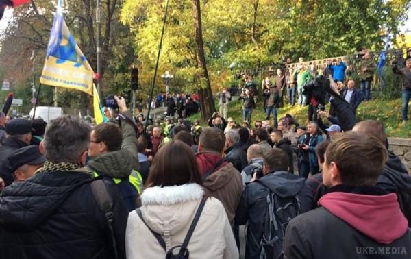 Мітинг у Києві: усі подробиці (фото). Мітинг під Радою проходить в центрі Києва.