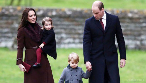 У квітні в сім'ї принца Вільяма народиться третя дитина.  У квітні у нього з герцогинею Кембриджською (Кейт Міддлтон) має народитися третя дитина.