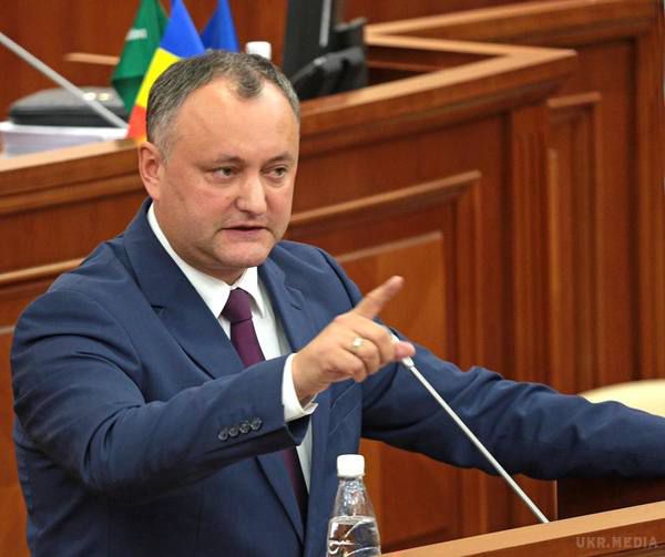 Президент Молдови хоче дострокових парламентських виборів в країні. Ігор Додон вирішив добитися дострокових парламентських виборів в країні, щоб перейти до президентської форми правління.