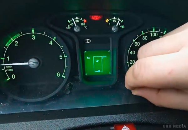 Для водіїв «Газелі» в бортовий комп'ютер вмонтували гру «Тетріс». Оціни дотепну «пасхалочку» від російських розробників.
